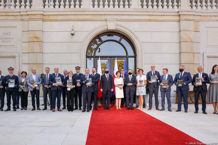  A group photo - the winners together with Andrzej Duda - President of the Republic of Poland z Prezydentem Andrzejem Dudą.