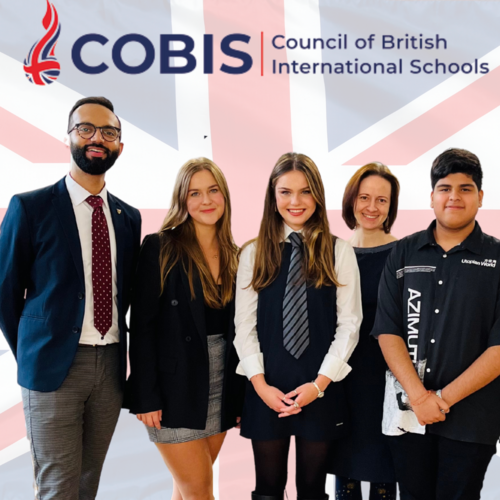 3 kobiety i 2 mężczyzn z BISUL stojący na tle brytyjskiej flagi. Na górze napis COBIS, Council of British International Schools