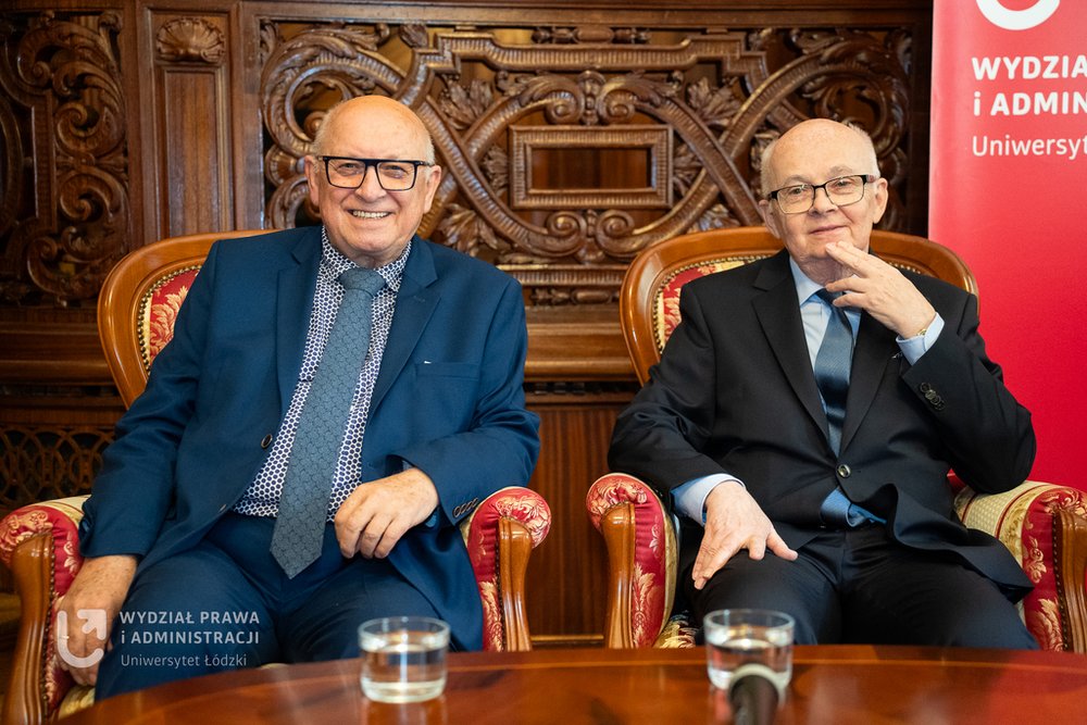 Prof. Tarno i Prof. Chróścielewski - dwóch starszych mężczyzn w garniturach