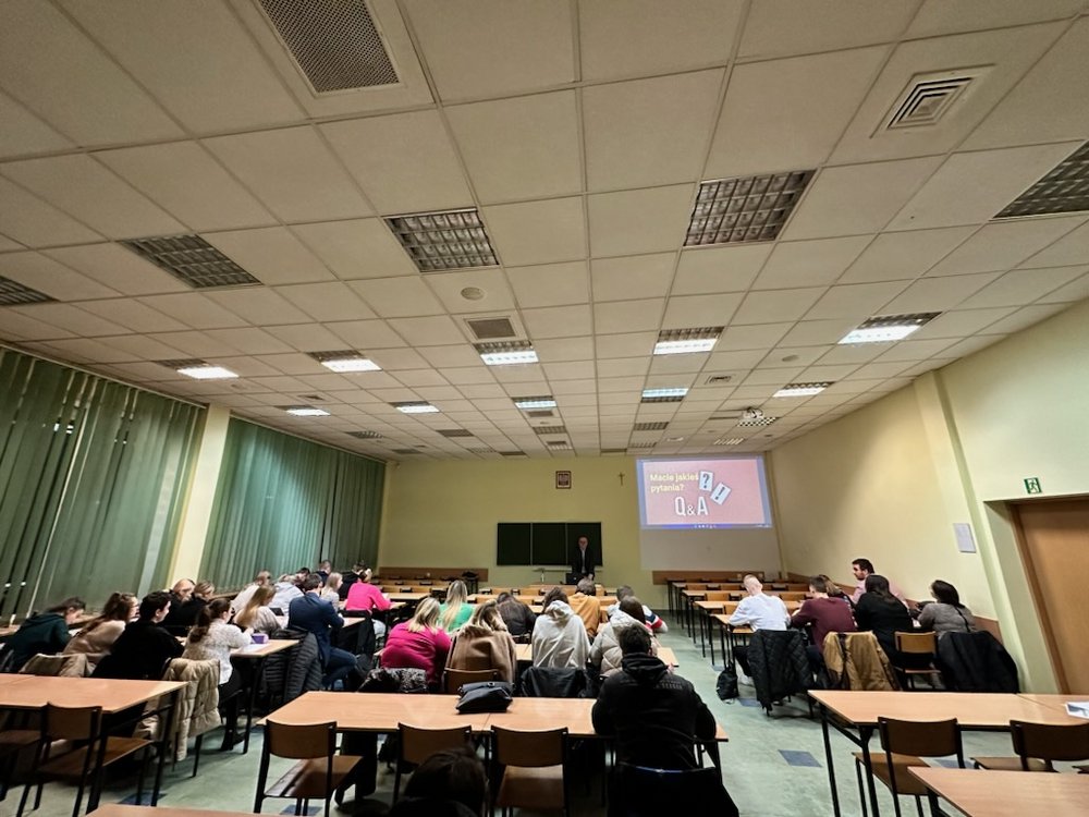  Na zdjęciu przedstawiono salę wykładową w trakcie wykładu