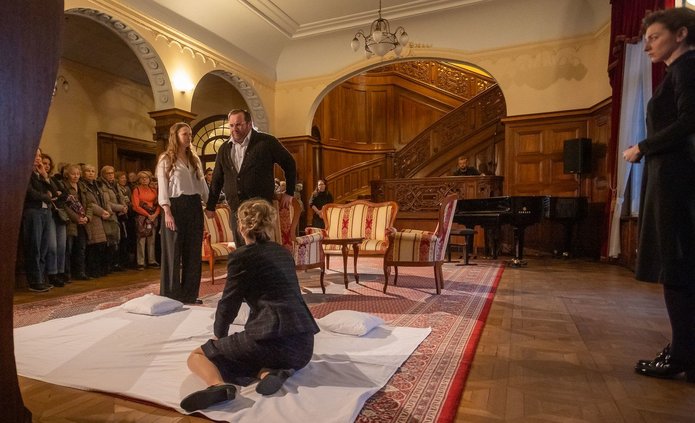 The Biedermanns Installation