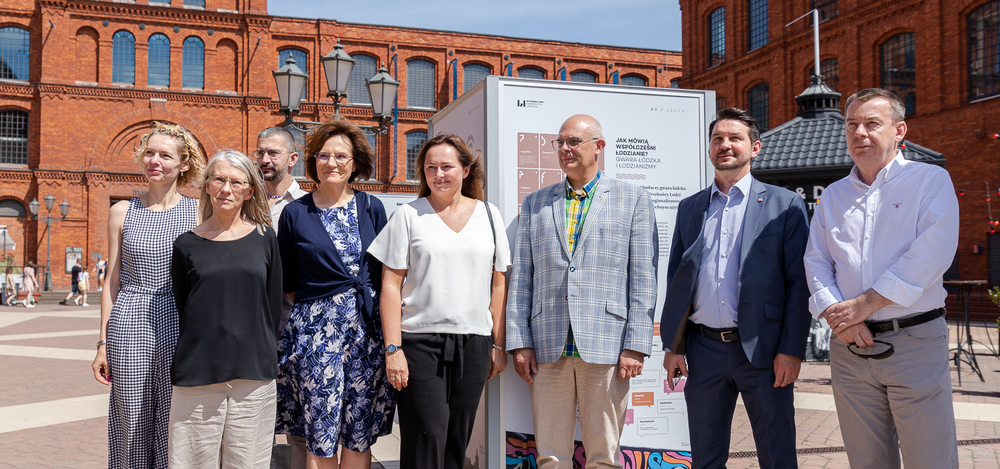 Przedstawiciele instytucji zaangażowanych w tworzenie monografii na 600-lecie Łodzi