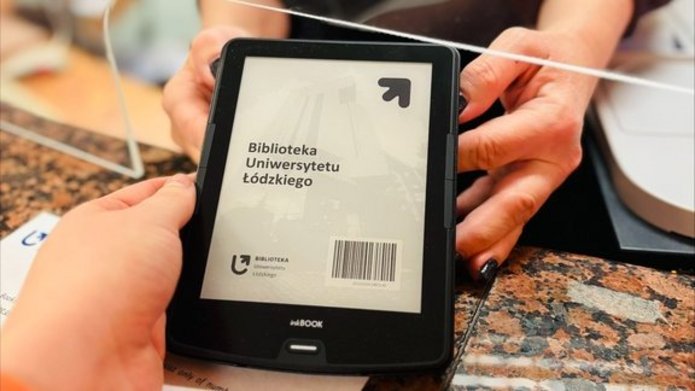 Grafika zachęcająca do skorzystania z Legimi w Bibliotece UŁ