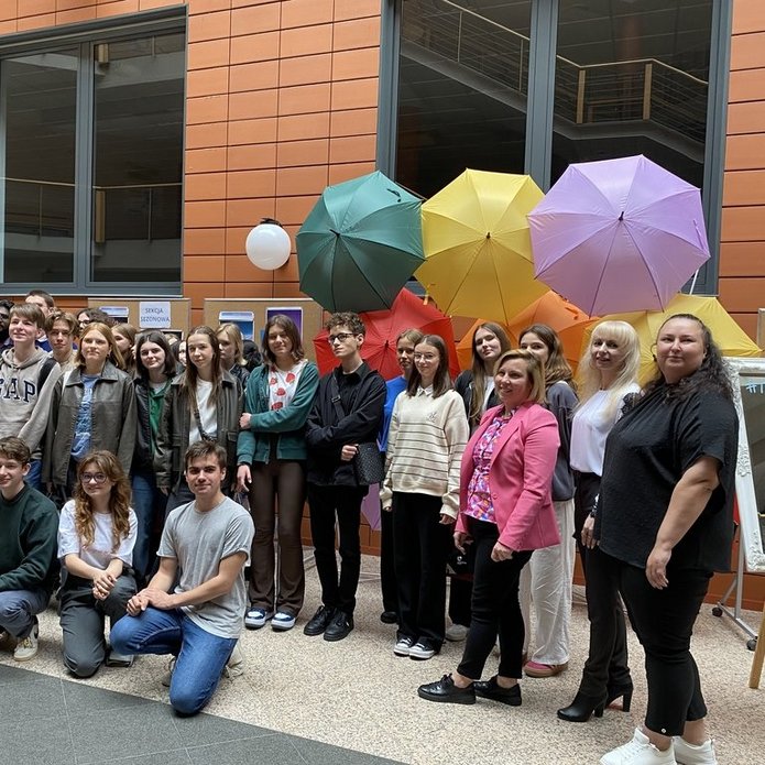 Grupa młodzieży na Wydziale Zarządzania