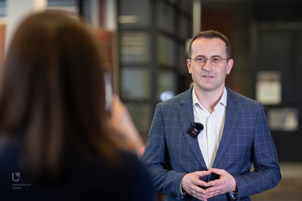 Wywiadu udziela dr hab. Michał Mackiewicz, prof. UŁ (EkSoc)