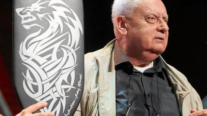 Andrzej Sapkowski odbiera Wiosło Kultury