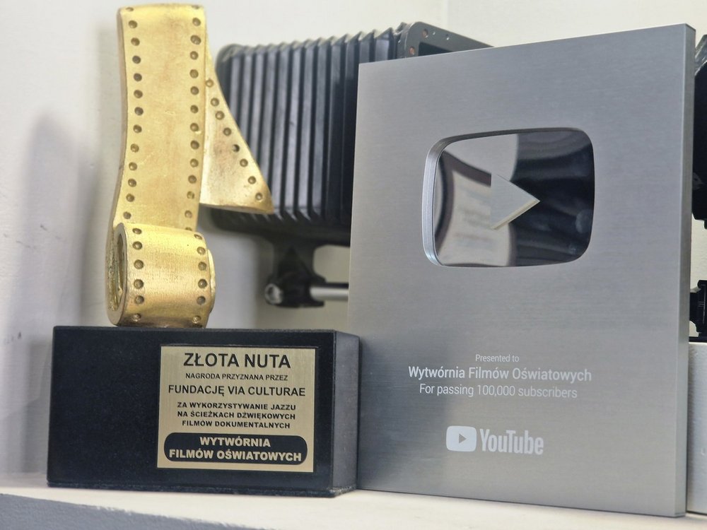 silver YouTube Button