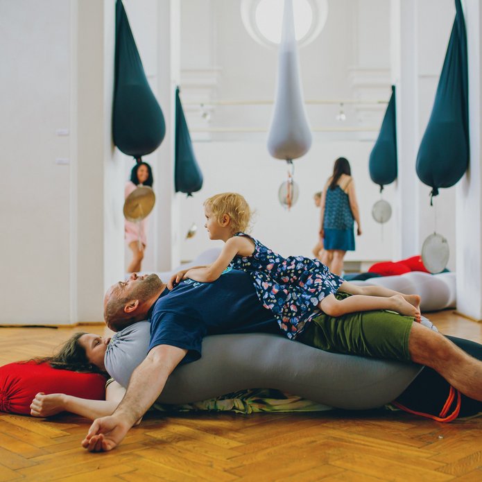 Poznawanie tańczącego słonia. Współczesne badanie performatywne