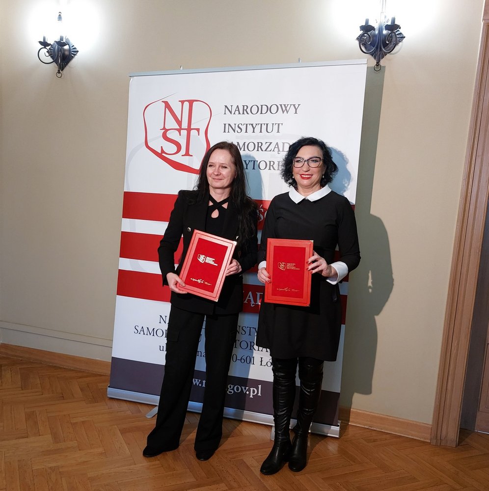 strony z podpisanym porozumieniem