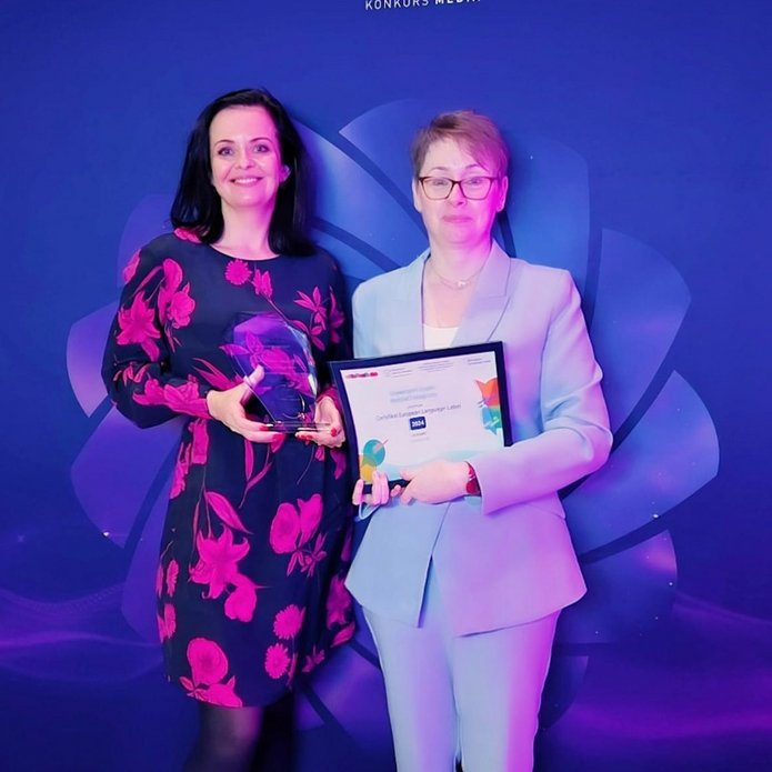 Dr Monika Tosik and the University of Lodz Vice-Rector for Education, dr hab. Małgorzata Wrzesień, Associate Professor at the University of Lodz