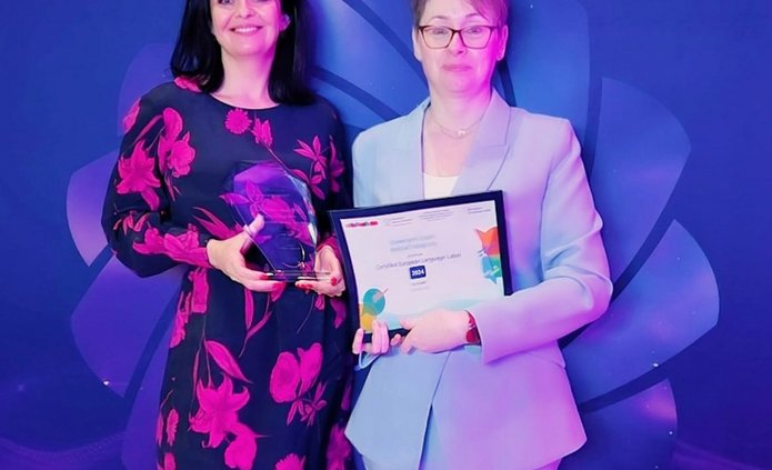 dr Monika Tosik i prorektor dr hab. Małgorzata Wrzesień, prof. UŁ