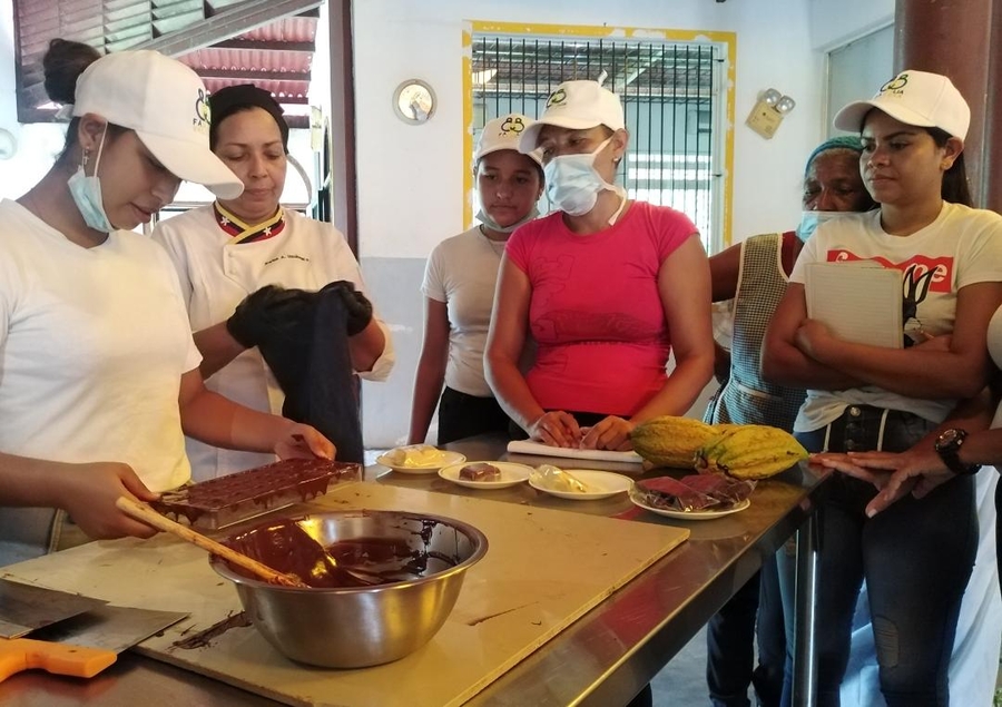 Production of chocolate workshops on the La Guaquira plantation