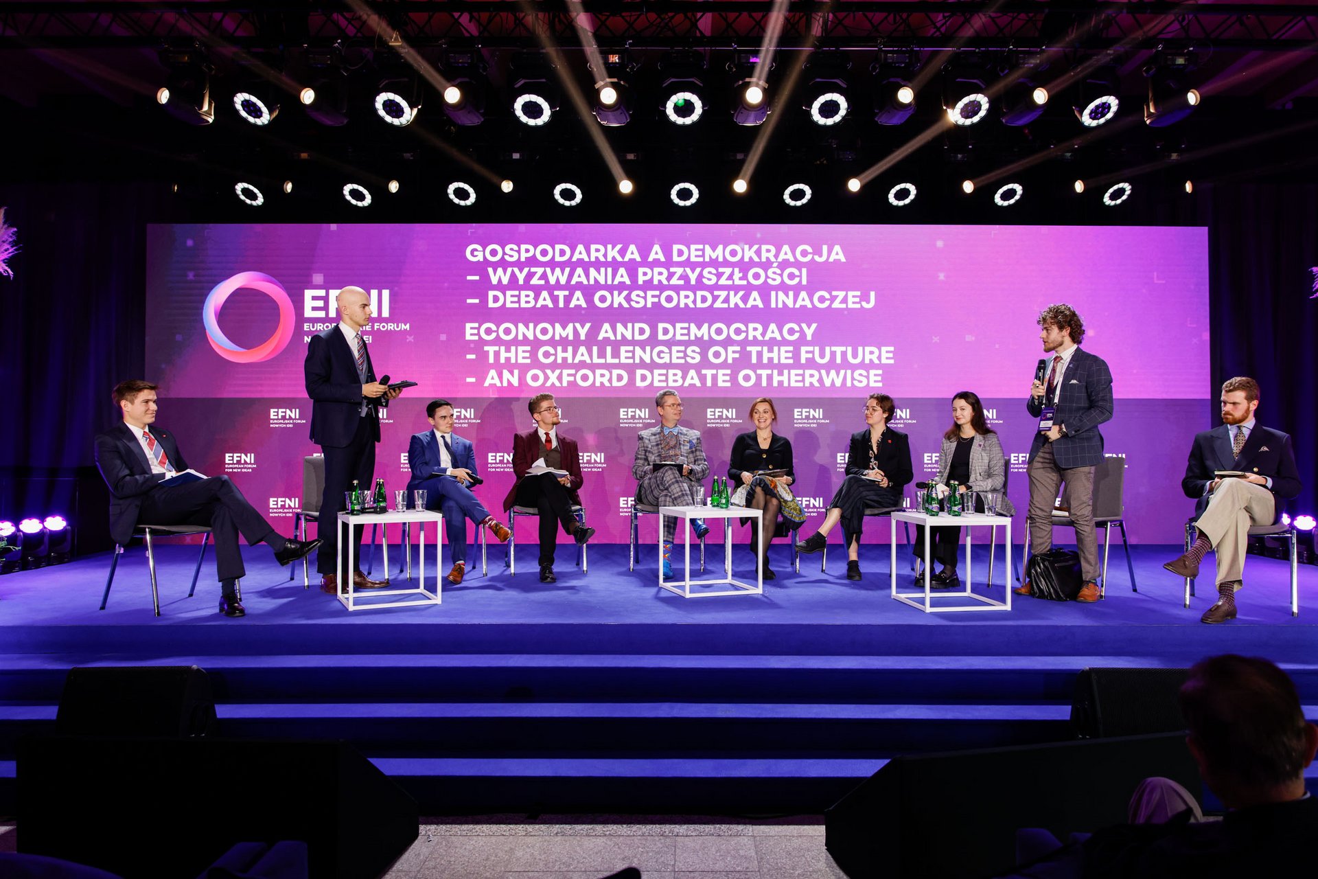 uczestnicy debaty na efni