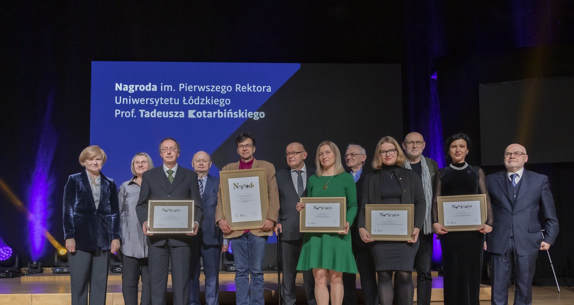 finaliści VIII edycji nagrody i Kapituła Nagrody na scenie