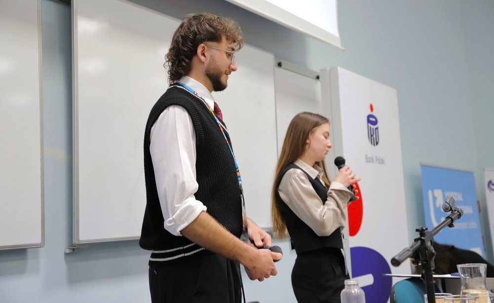 Studenci prowadzący wydarzenie