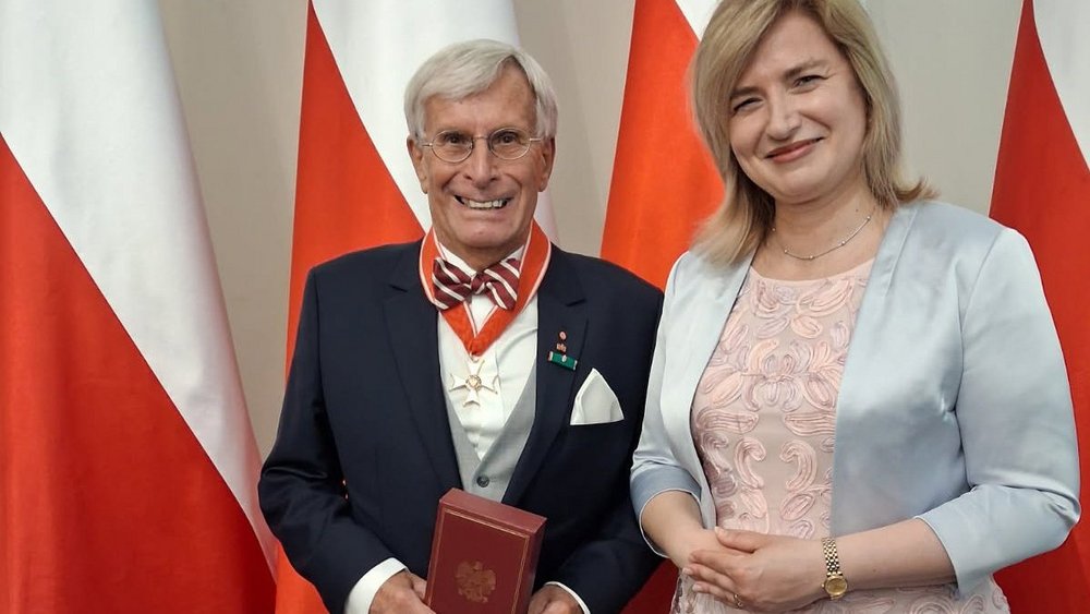 Prof. Witold Kulesza z Krzyżem Komandorskim Odrodzenia Polski