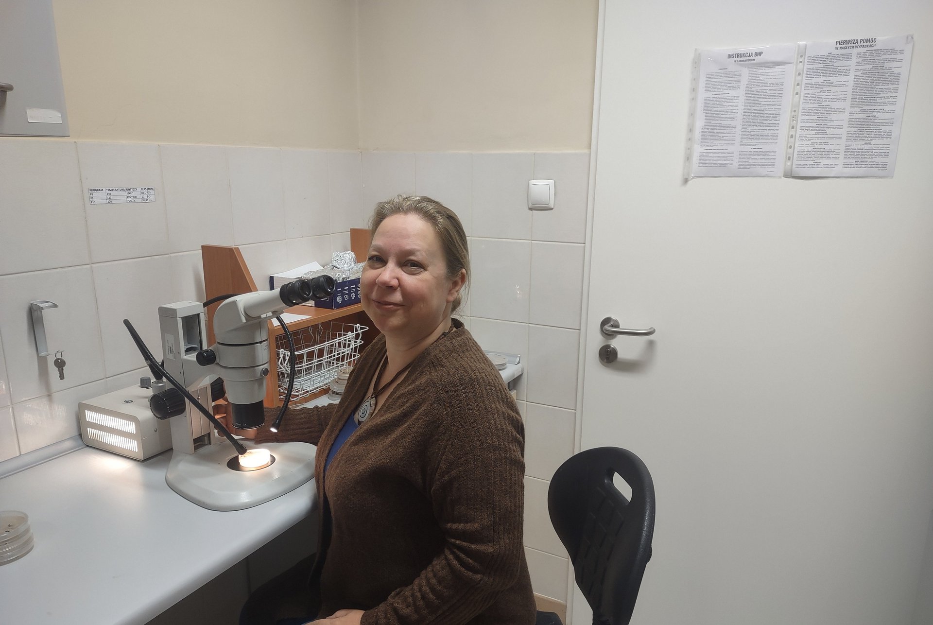 Dr Małgorzata Ruszkiewicz-Michalska in the laboratory