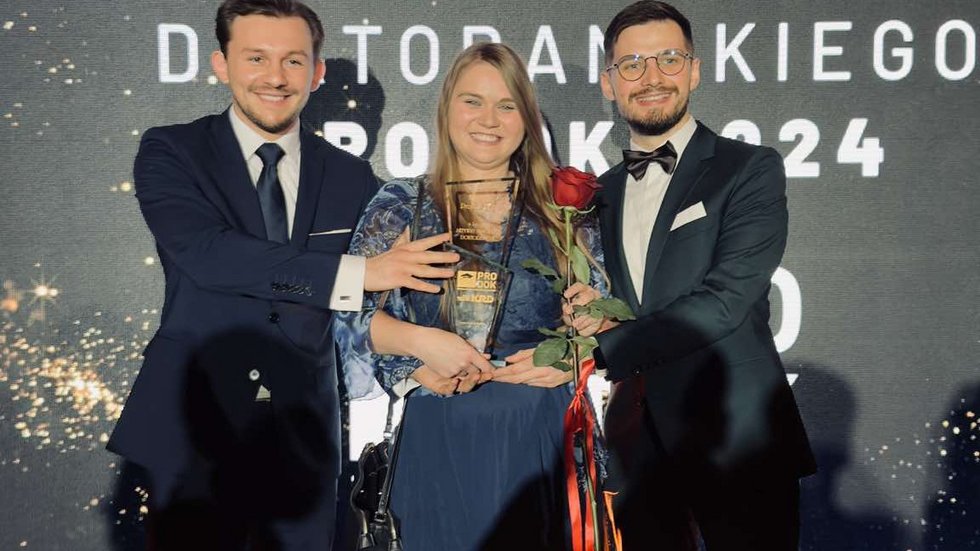 Representatives of the UniLodz Doctoral Students' Government Council with the award