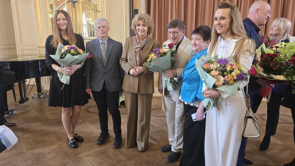 award ceremony, photos of the winners with President Hanna Zdanowska