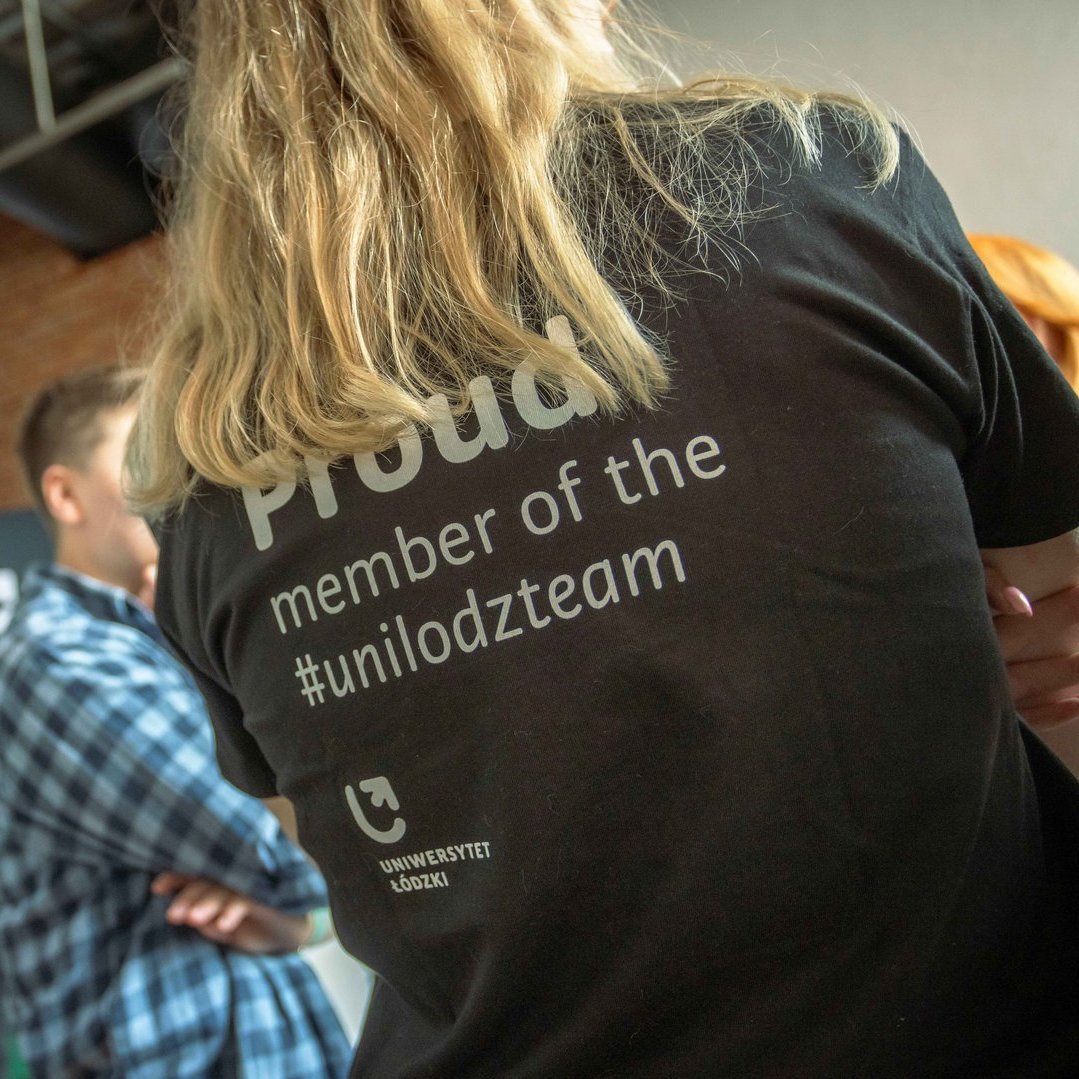 [Translate to English:] Dziewczyna w koszulce Proud member of the unilodzteam