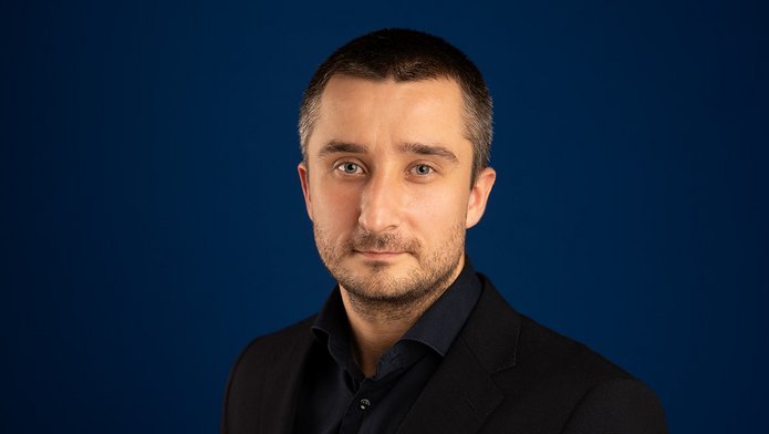 a portrait photo of Dr Piotr Misztal