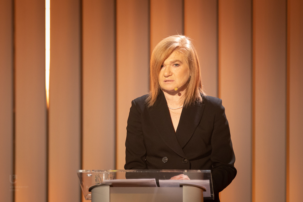 Prof. Elżbieta Żądzińska, rektor Uniwersytetu Łódzkiego przemawia podczas VI gali wręczenia nagrody