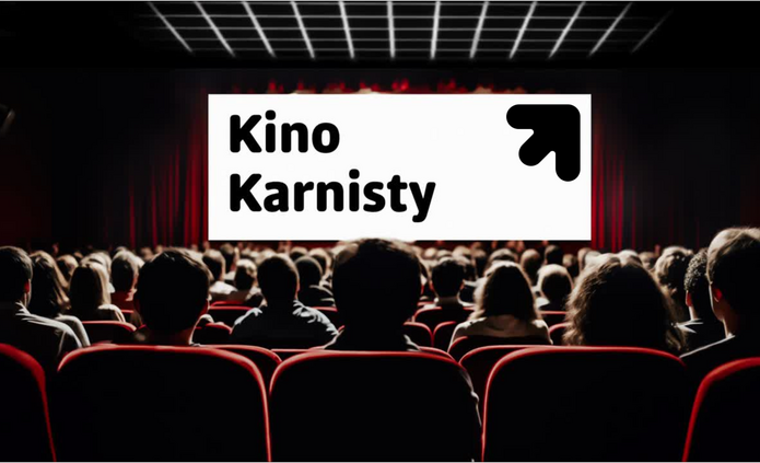 Sala kinowa wypełniona widzami z napisem "Kino Karnisty"