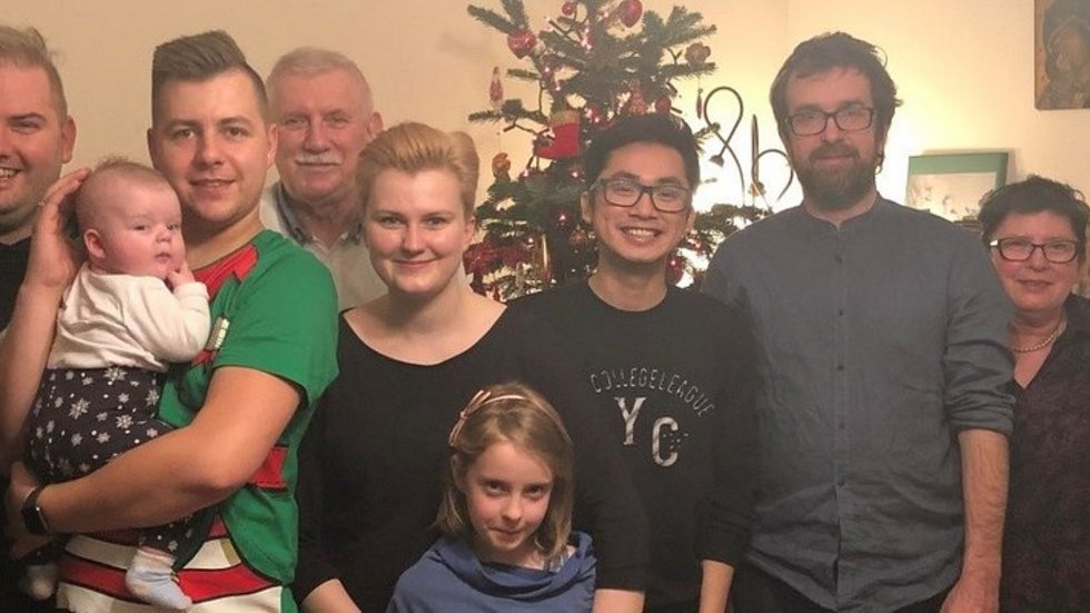 a family hosting international students as apart of the Christmas Guest campaign with their guests - a group photo