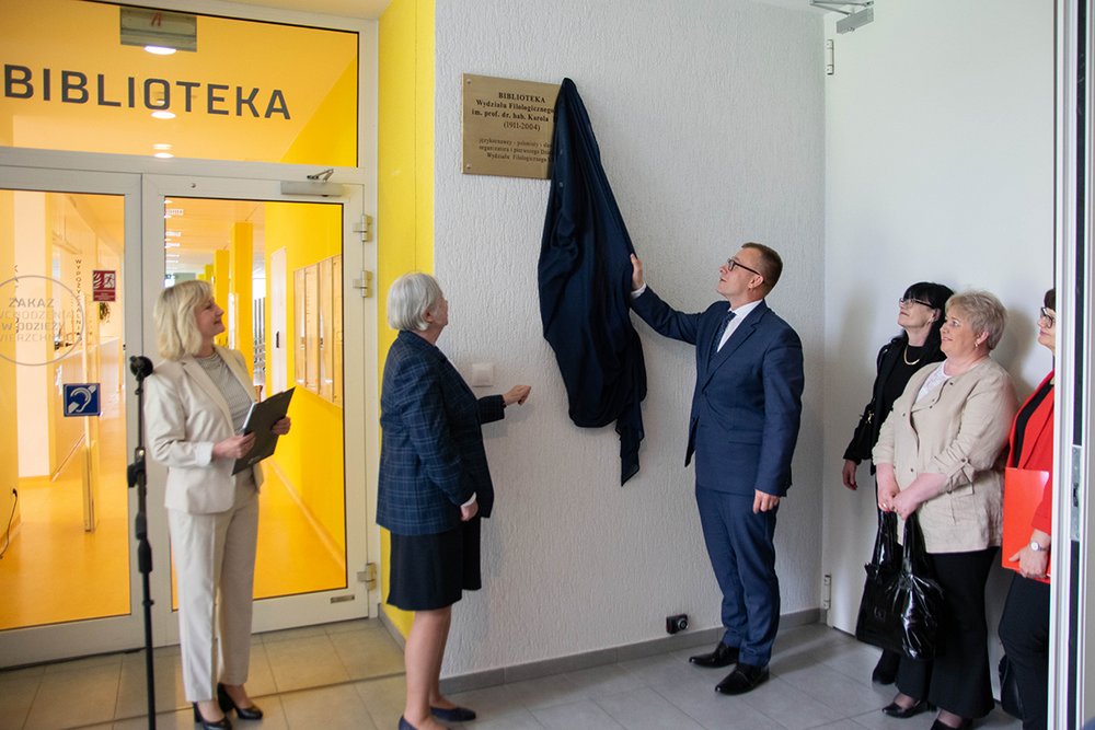 Moment odsłonięcia tablicy