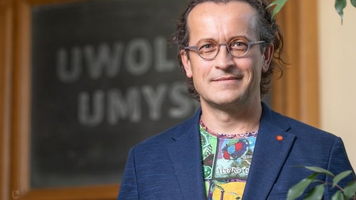 a portrait photo of Prof. Mackiewicz