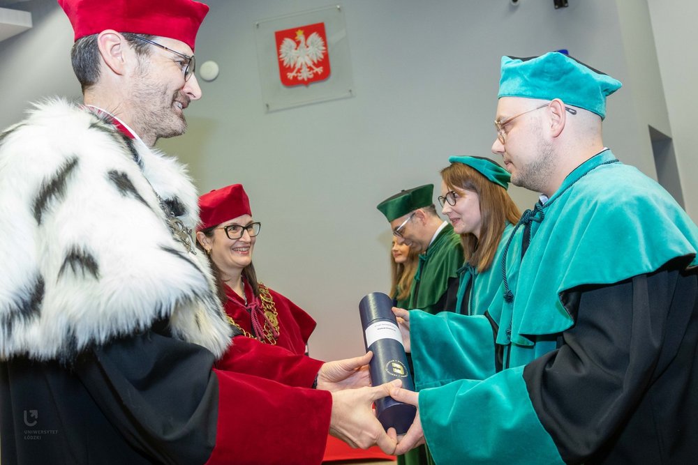 Uczestnicy uroczystej promocji habilitacyjnej i doktorskiej na UŁ