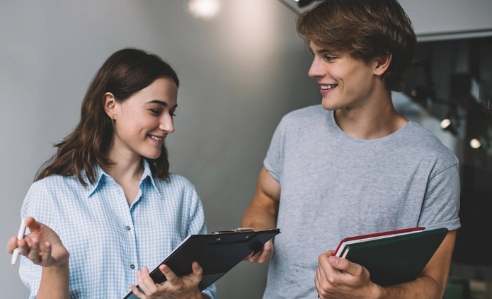 zdjęcie współpracujących osób