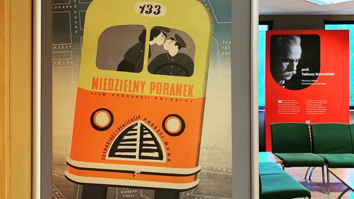 plakat z wystawy Niedzielny poranek