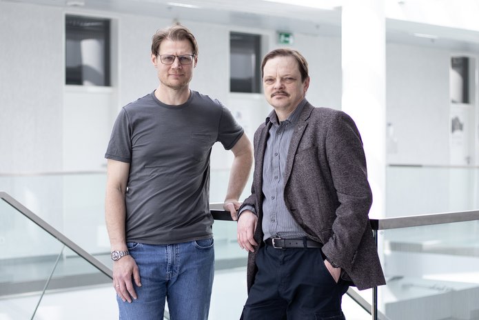 mgr Mark Tardi i prof. Kacper Bartczak