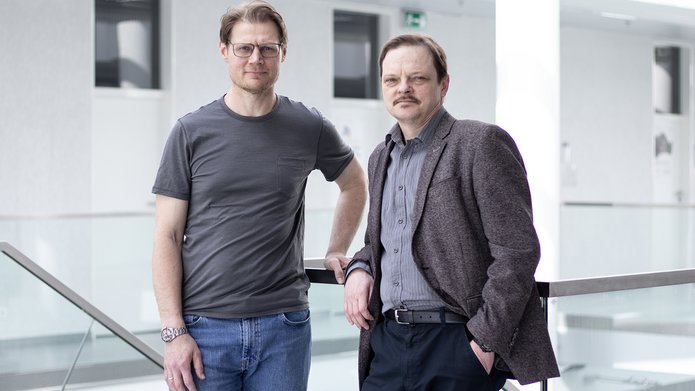 mgr Mark Tardi i prof. Kacper Bartczak