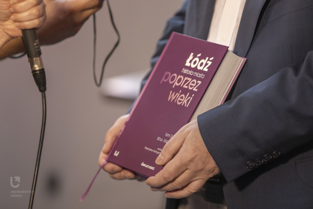 okładka trzeciego tomu monografii o Łodzi okładka trzeciego tomu monografii o Łodzi