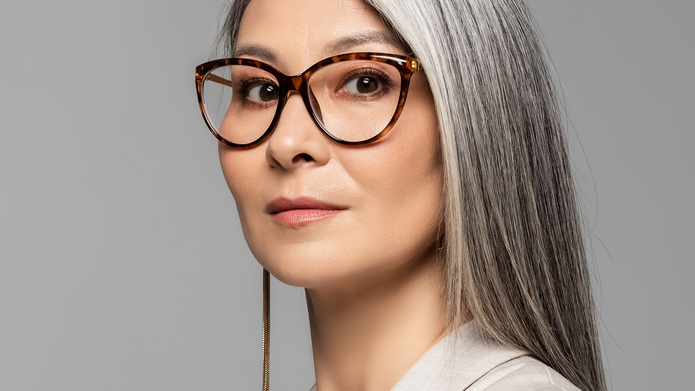 [Translate to English:] portret kobiety w okularach