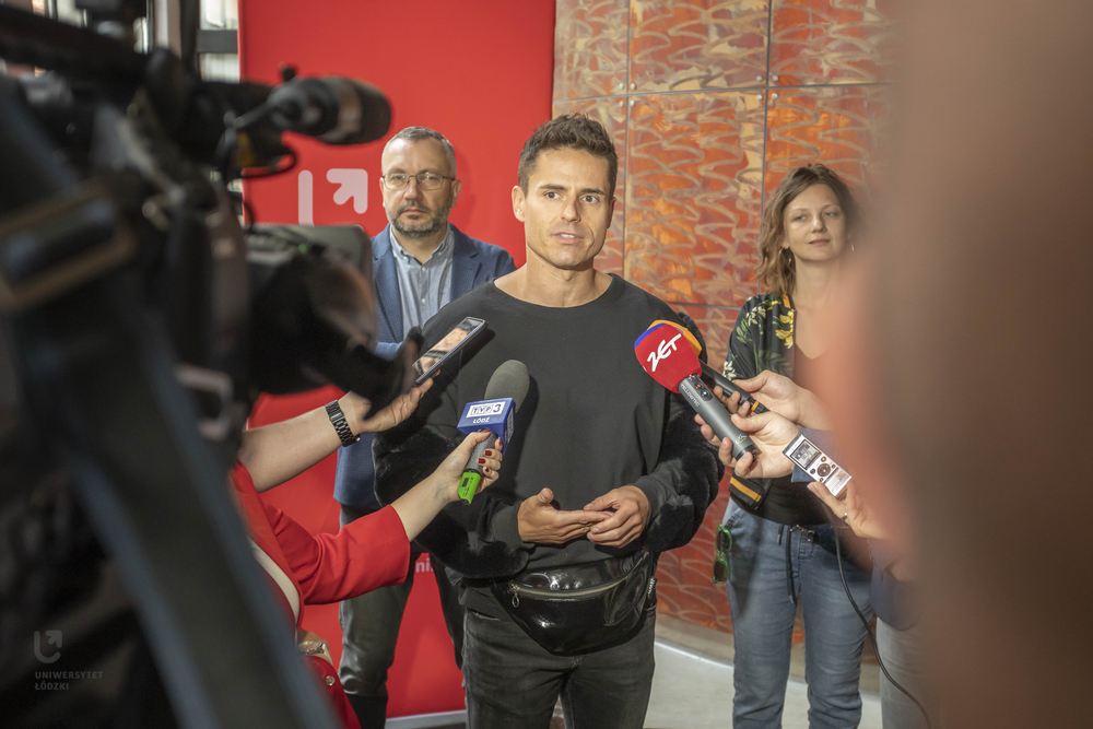 dr Bartosz Kałużny podczas briefingu z mediami na śniadaniu prasowym dr Bartosz Kałużny podczas briefingu z mediami na śniadaniu prasowym