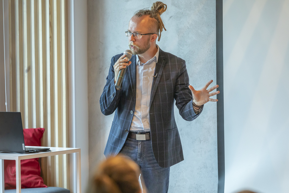 Dr Lukasz Lamża during his lecture Dr Lukasz Lamża during his lecture