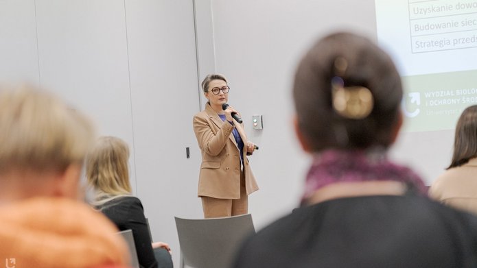 Karolina Rudnicka delivering a lecture at NATURA FOOD 2025 fair
