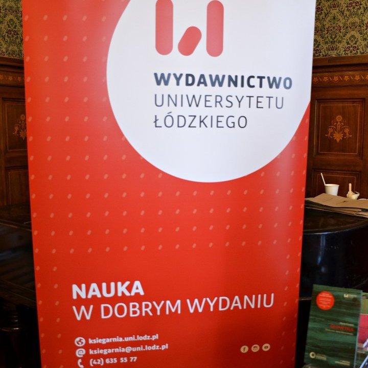 roll up z nazwą UŁ i hasłem "nauka w dobrym wydaniu"