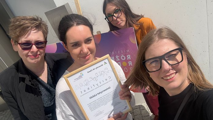 Członkinie delegacji UŁ, która odebrała certyfikat
