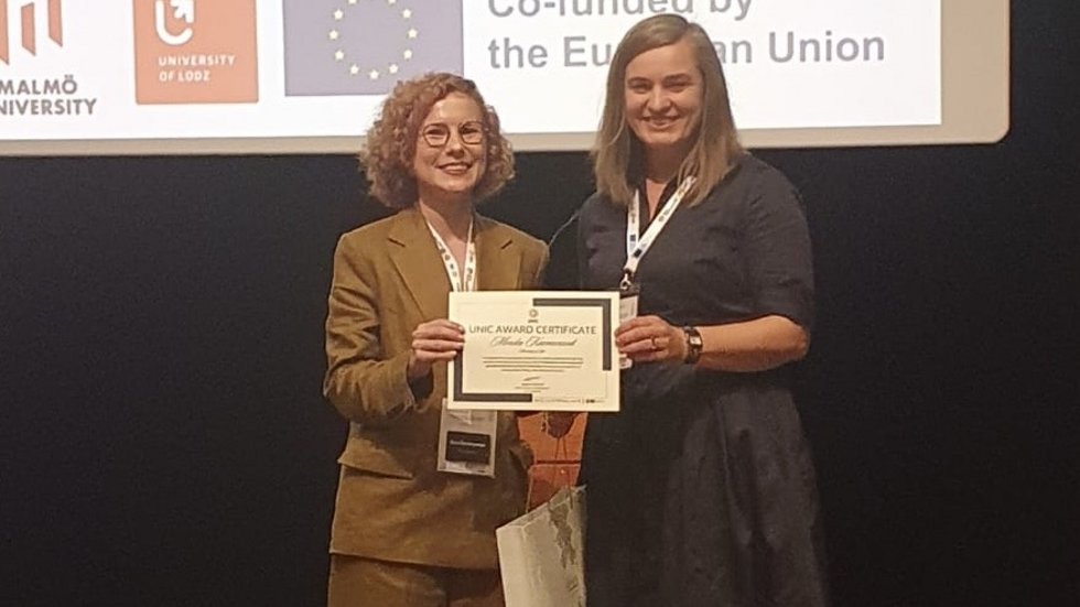 Dr Monika Kaźmierczak receiving the award in Istanbul