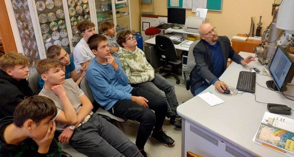 the visit of students of the Zawisza Czarne Primary School No. 142 in Lodz to the Faculty of Physics and Applied Informatics