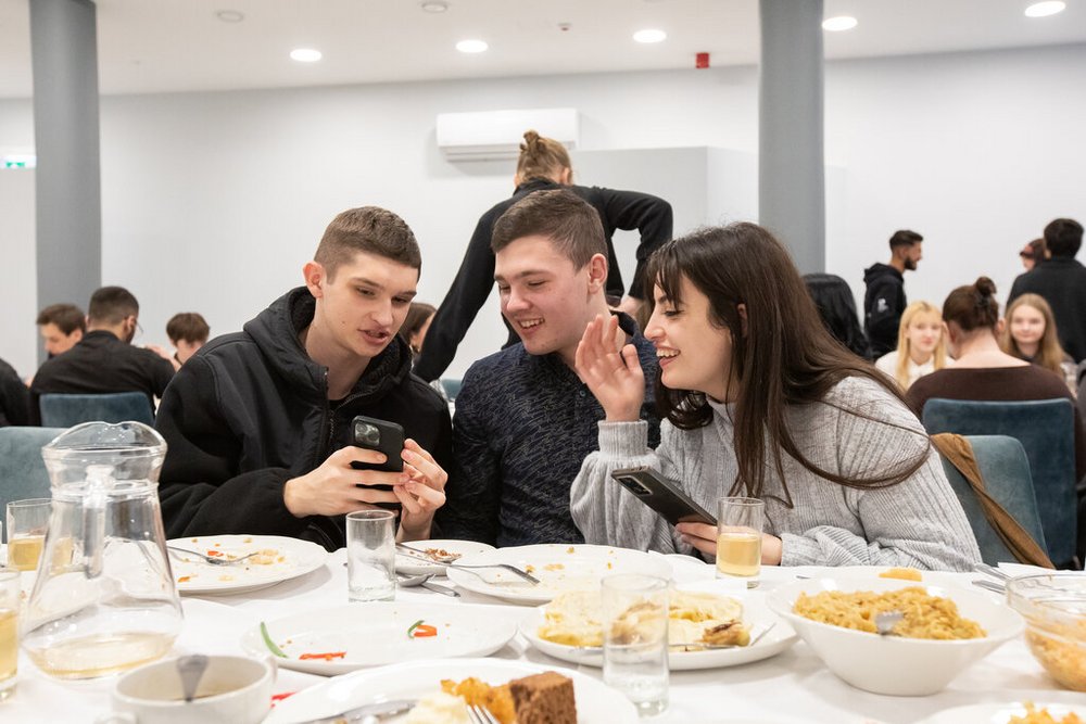 zagraniczni studenci podczas obiadu wigilijnego UŁ