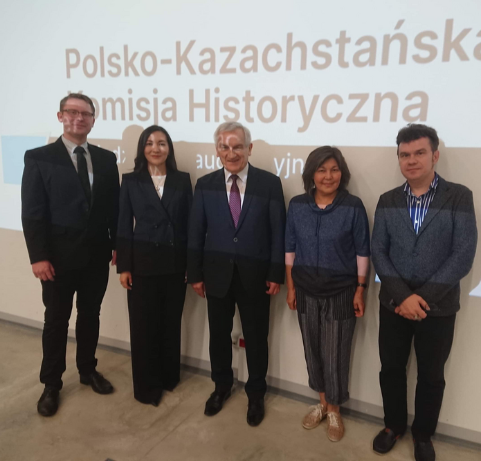 a group photo of the participants