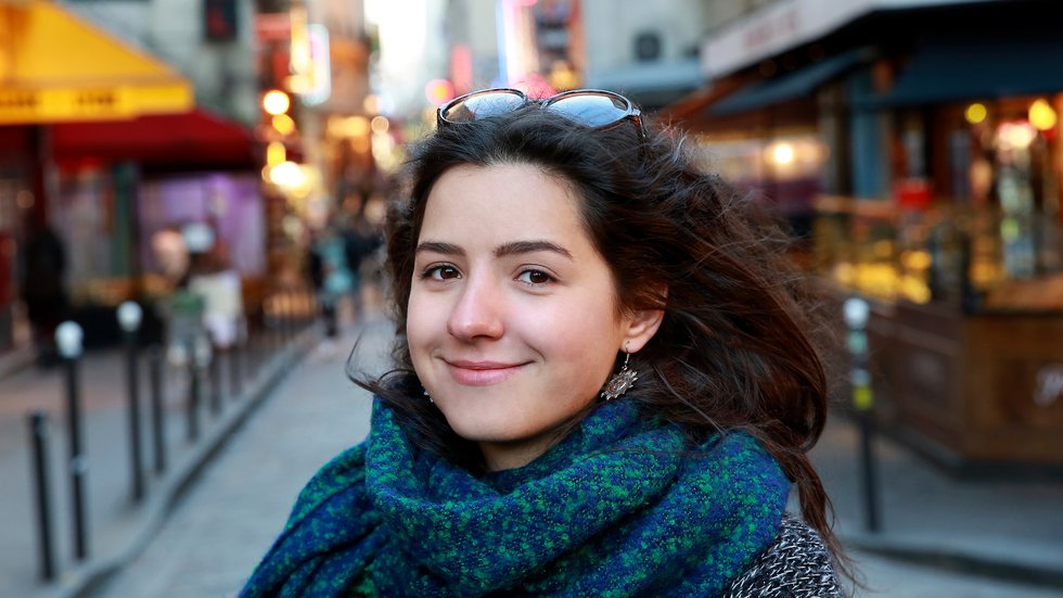 uśmiechnięta osoba