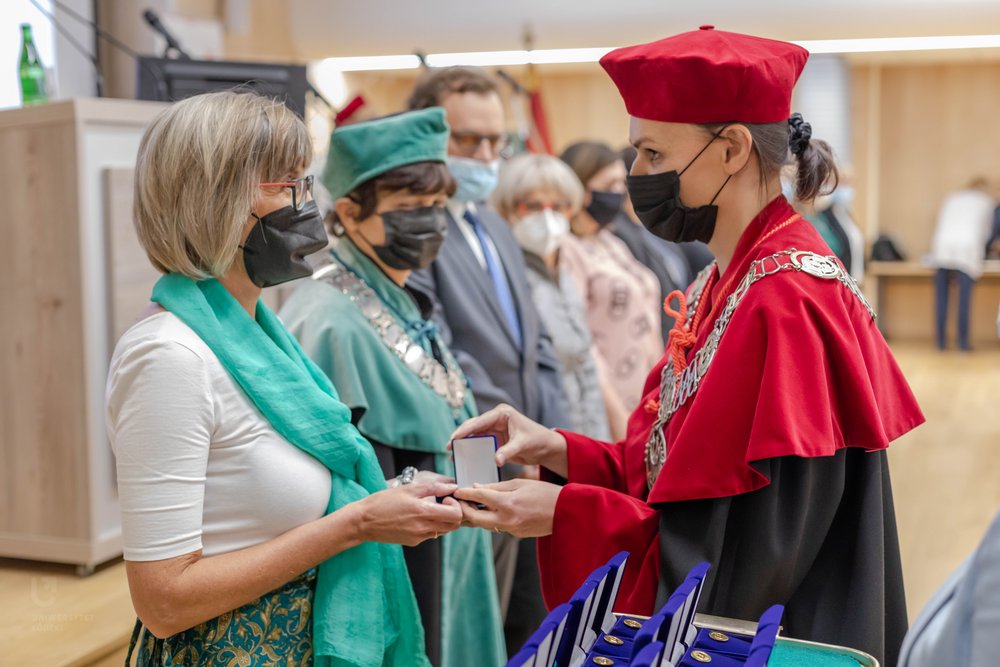 Ceremony on the occasion of the National Education Day, conferment of the UL Golden Badge, the Vice-Rector Agnieszka Kurczewska