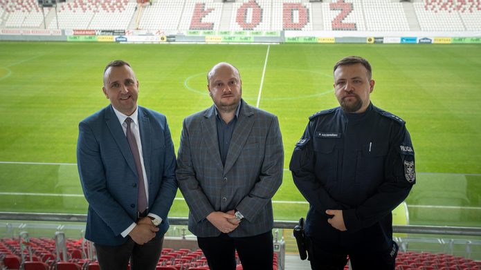 Prof. Bijak together with two representatives of MAKiS company and the Police on the City Stadium in Lodz.