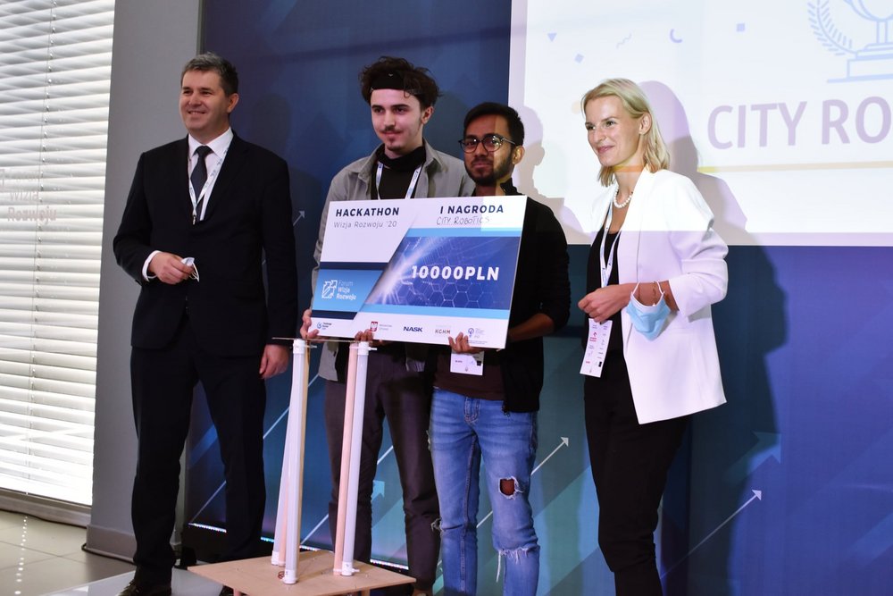 Deepjyoti Nath podczas odbierania nagrody